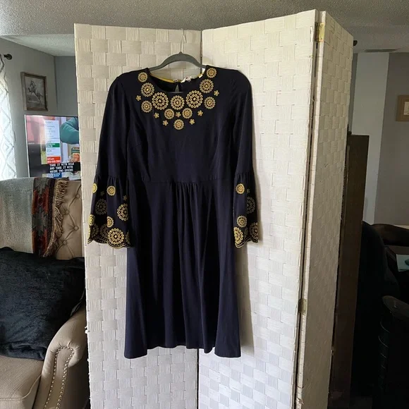 green emerald velvet dress Emilia Floral Embroidered Mexican Dress- Vestido Mexicano Bordado Floral